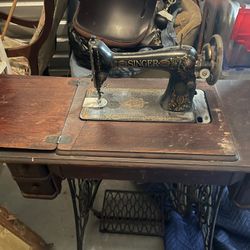 VINTAGE SINGER SEWING MACHINE 