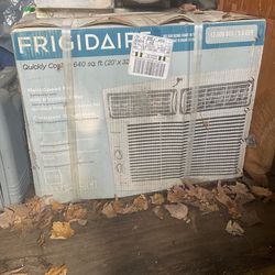 Frigidaire Quickly Cool Window Unit 640 Sq Ft 12000 BTU Brand New In Box 