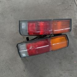 87-95 Nissan Hard Body Tailight