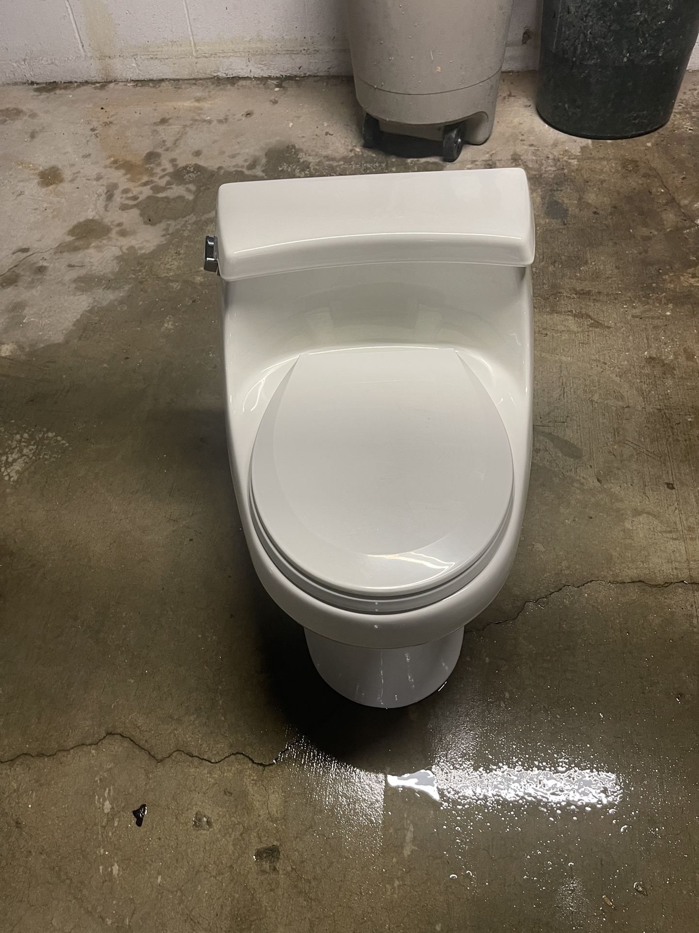One piece Kohler Toilet. for Sale in Santa Monica, CA - OfferUp