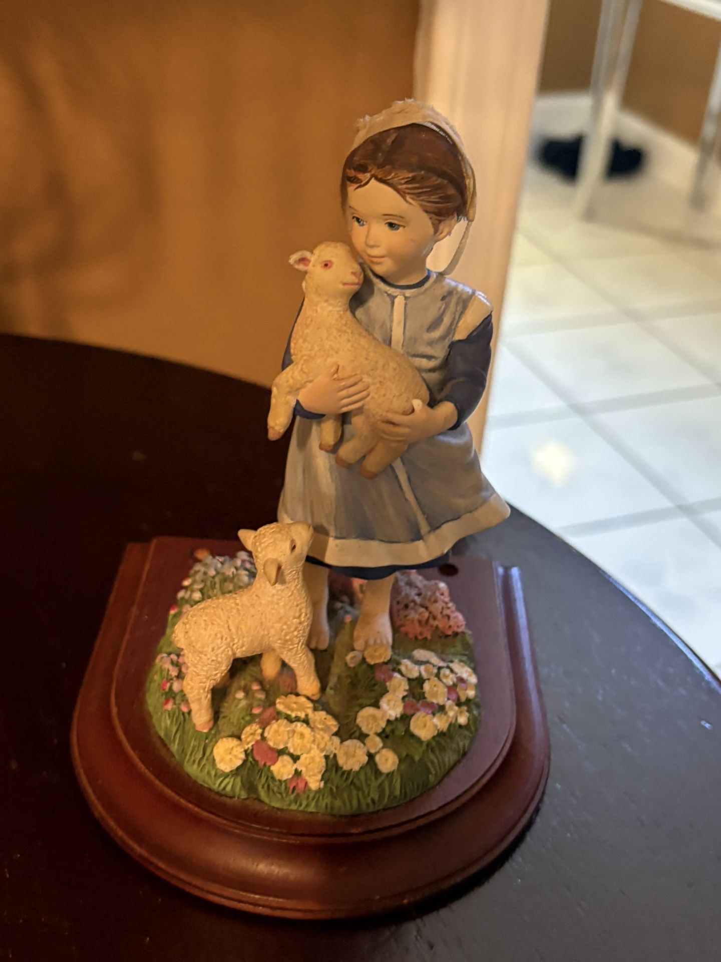 Porcelain mini figurines