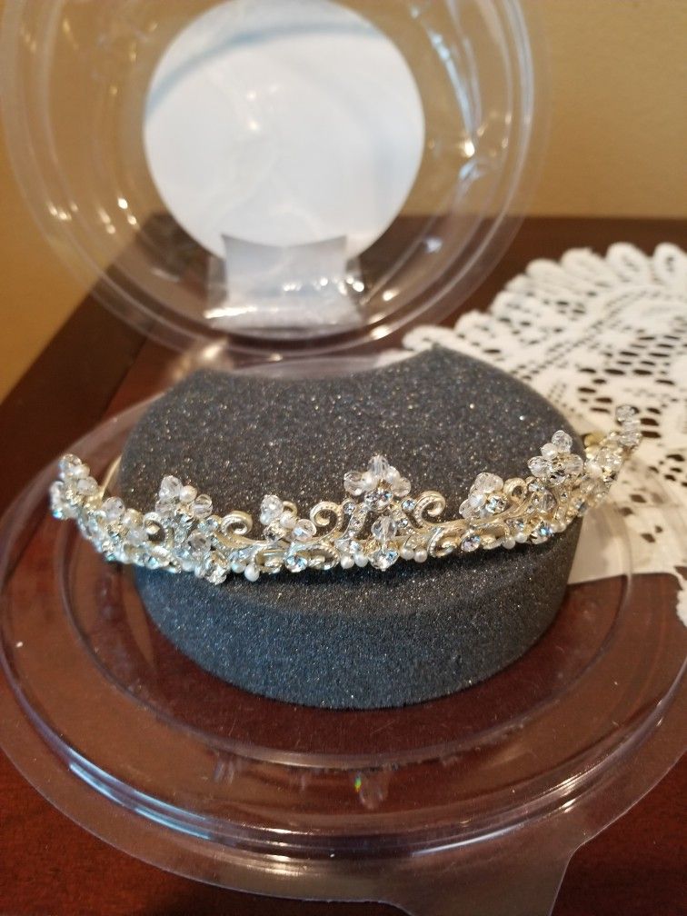 Tiara - David's Bridal - Ivory Size 8