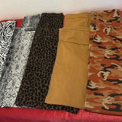 Set of 5 Women’s Leggings - Size XL - animal print, cargo & solid prints-  Simi Valley