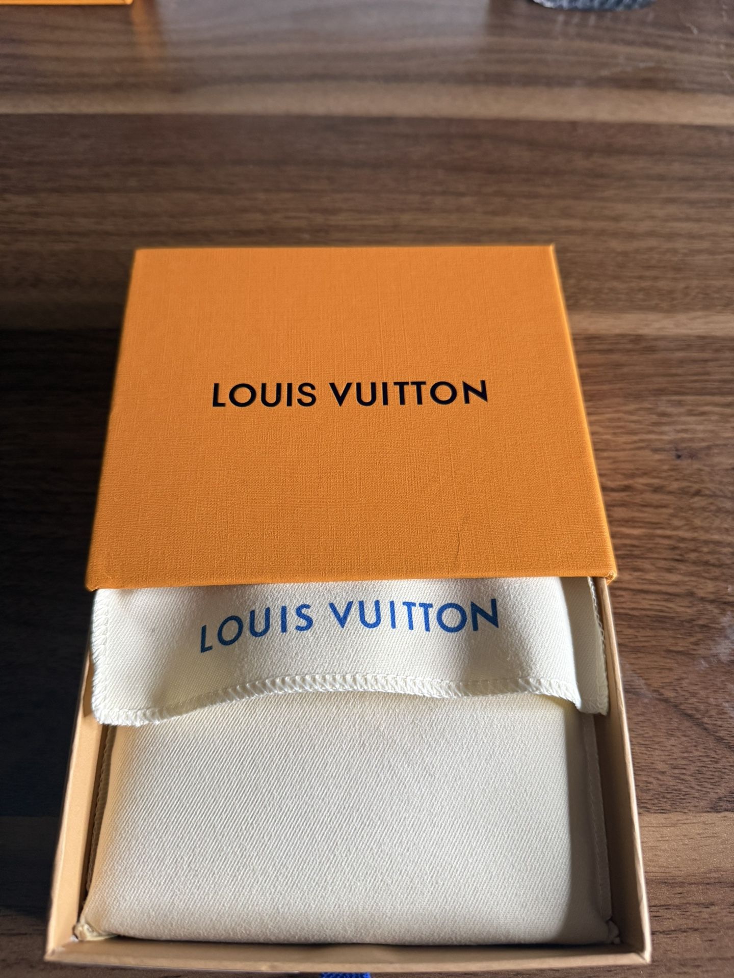 new Lv men’s wallet 