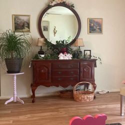 Beautiful Buffet With Mirror 