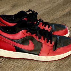 Tennis shoes Size 13