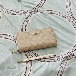 COACH Long Zip Around Wallet In Signature Gold/Light Khaki Chalk