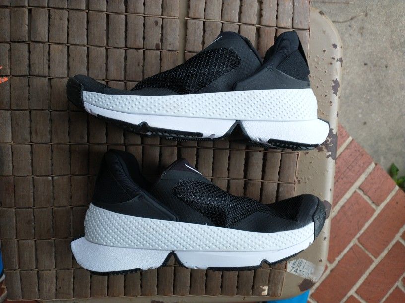 New Women's Nike Go Flyease Wmn Size 8.5