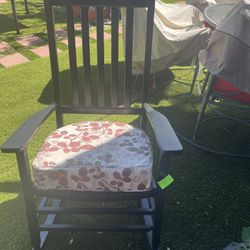  wooden rocking chair used like new 67 Th Ave And Peoria 