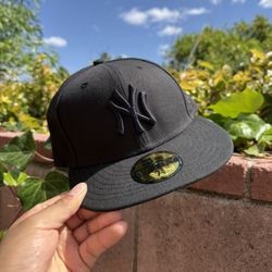 7 3/8 Triple Black  NY Yankees Fitted