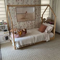 Twin Wood House Bed