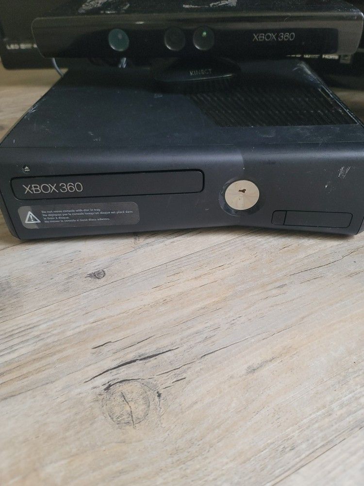 Xbox 360 with CONNECT  and 17 Games 