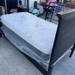 2 Twin bed frame /mattresses