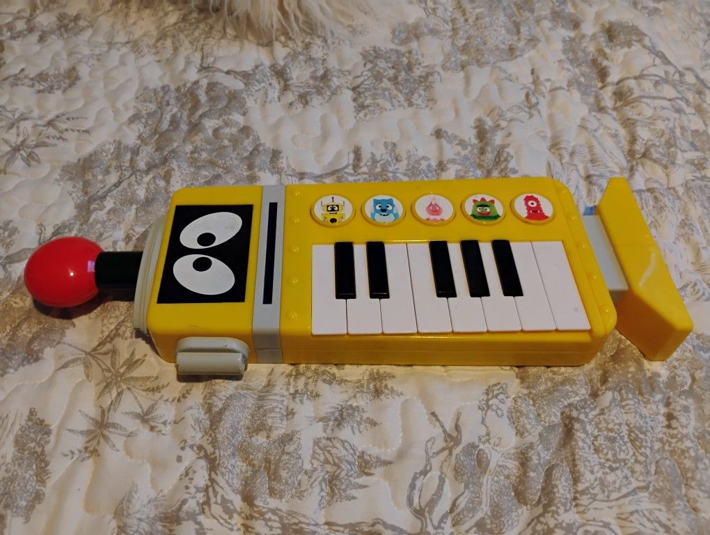Spin Master Yo Gabba Gabba Plex Yellow Piano Keytar Keyboard (Rare) Tested