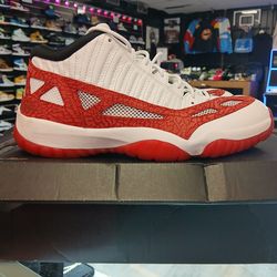 Air Jordan 11 retro  low ie / Size 13 / original box