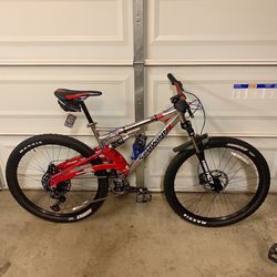Like-new  Custom 27.5 Mountain Bike w New Parts