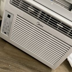 Great Condition - Window AC Unit / Air Conditioner