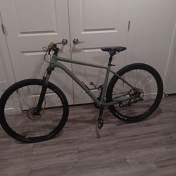 29inch Mtn Bike Specialized Rockhopper 