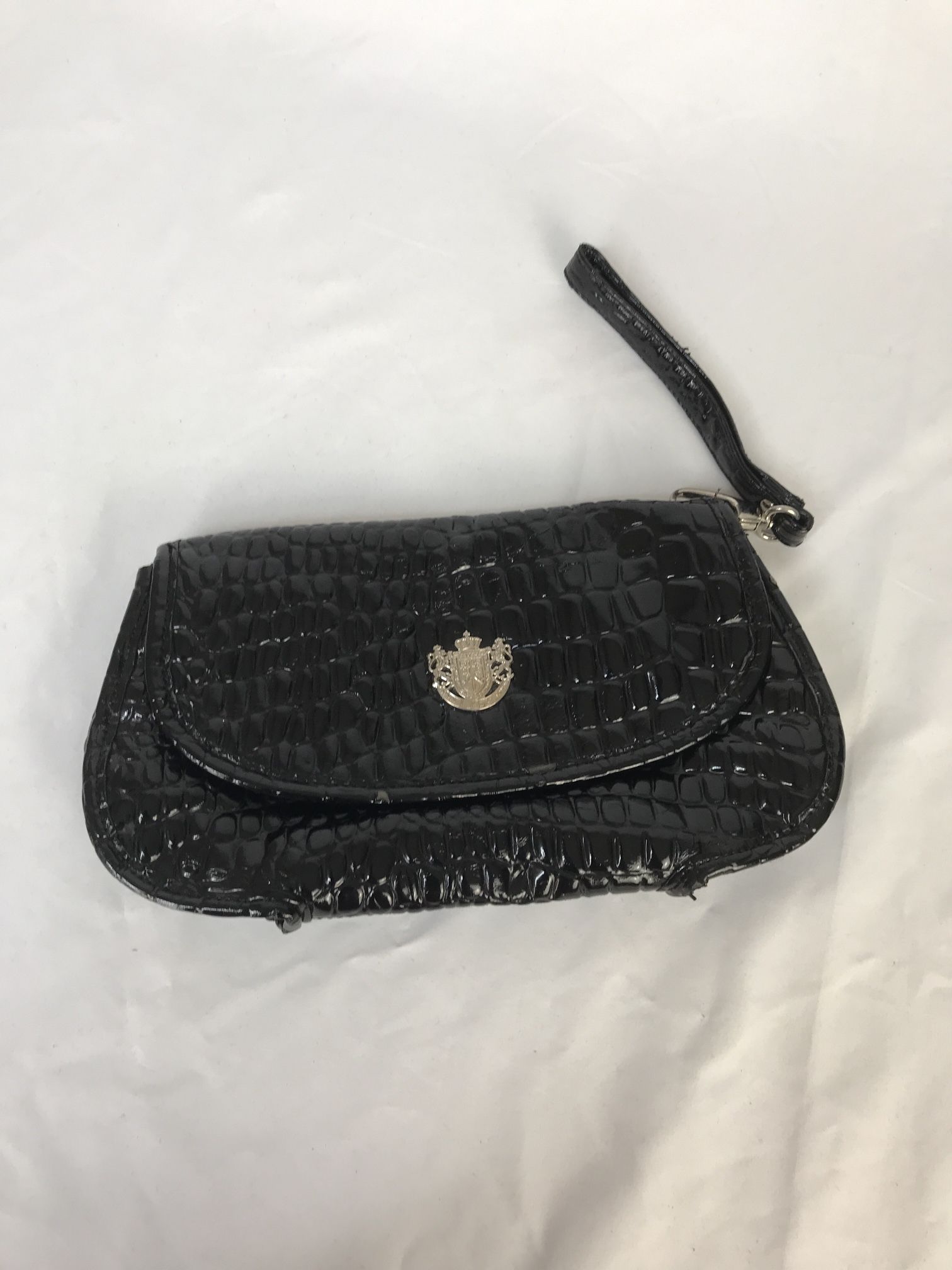 PREOWNED LYDC BLACK WRISTLET Gently used.