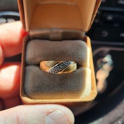 14k Diamond Ring 5 Total Diamonds