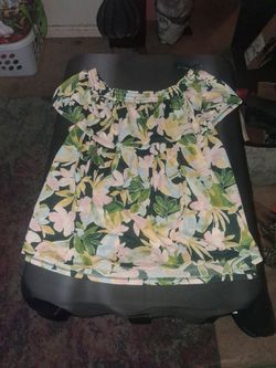 Off the Shoulder floral Top Sz XL
