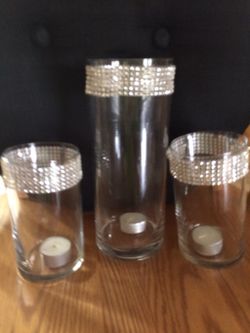 Beautiful vases/gloating candle holders, perfect for the holiday