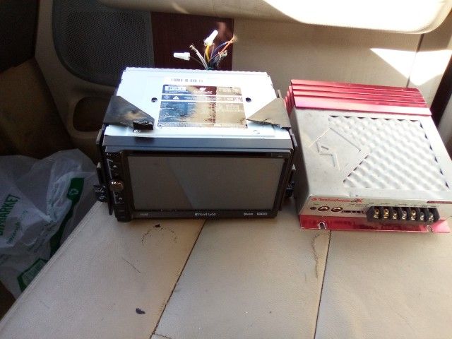 Planet Audio Double Din Stereo/ Rockford Fosgate Ampfei