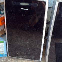 Honeywell MM14CHCS portable air conditioner, a 4-in-1 unit that combines an air conditioner, dehumidifier, fan, and heater. Key features include:  Coo