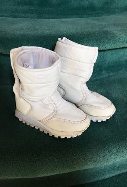 White Children’s Snow / Rain Boots in Size 11 - Like New