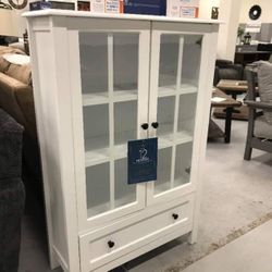 Huge Sale🔥 Accent Cabinet By Ashley Miranda White👌 New Brand 💯 On Display 🏠