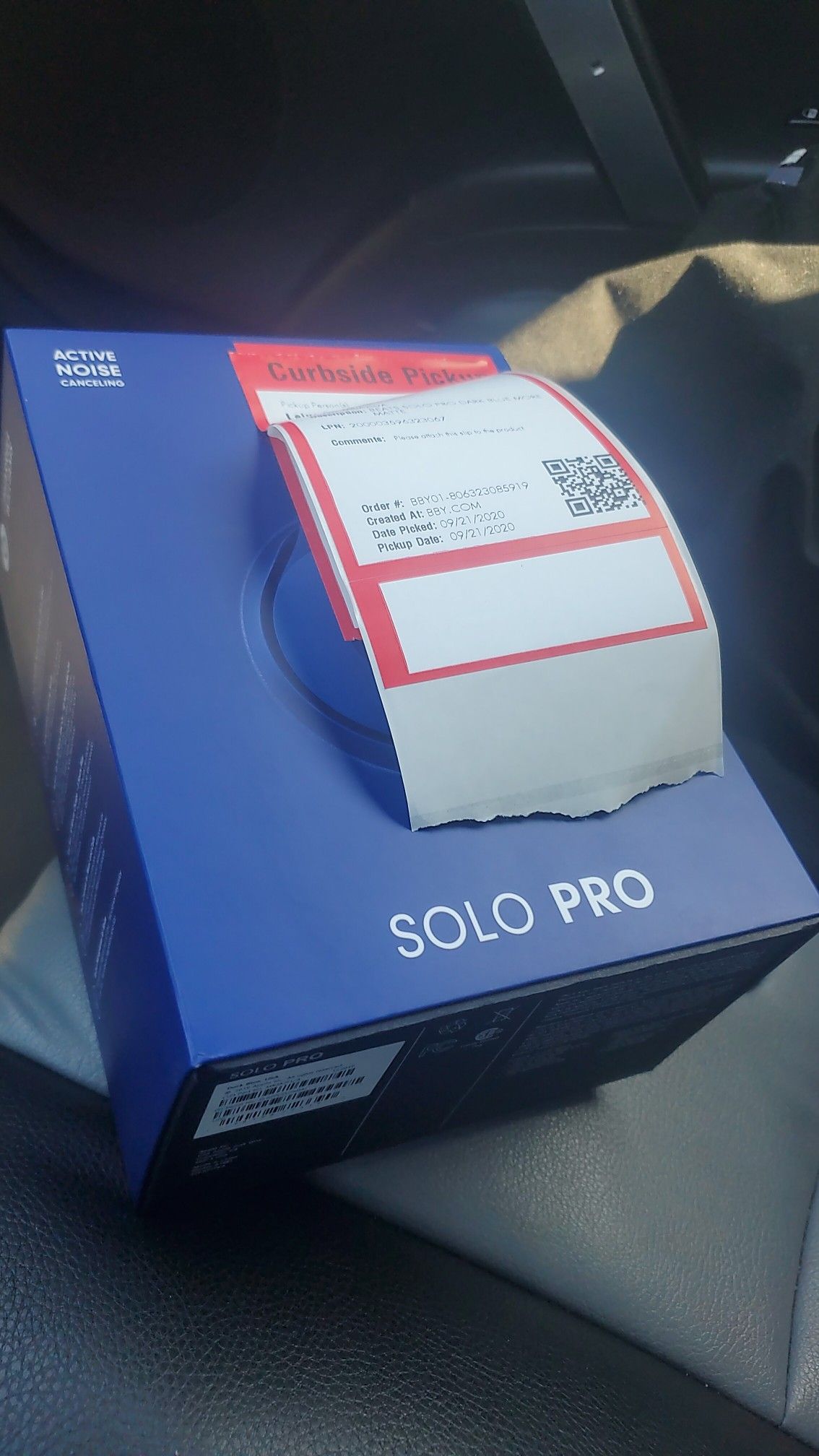 Open box beats solo pro blue by Farrell Wiliams.