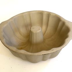 The Pampered Chef Bundt Pan Heritage Collection