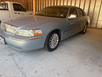2005 town car