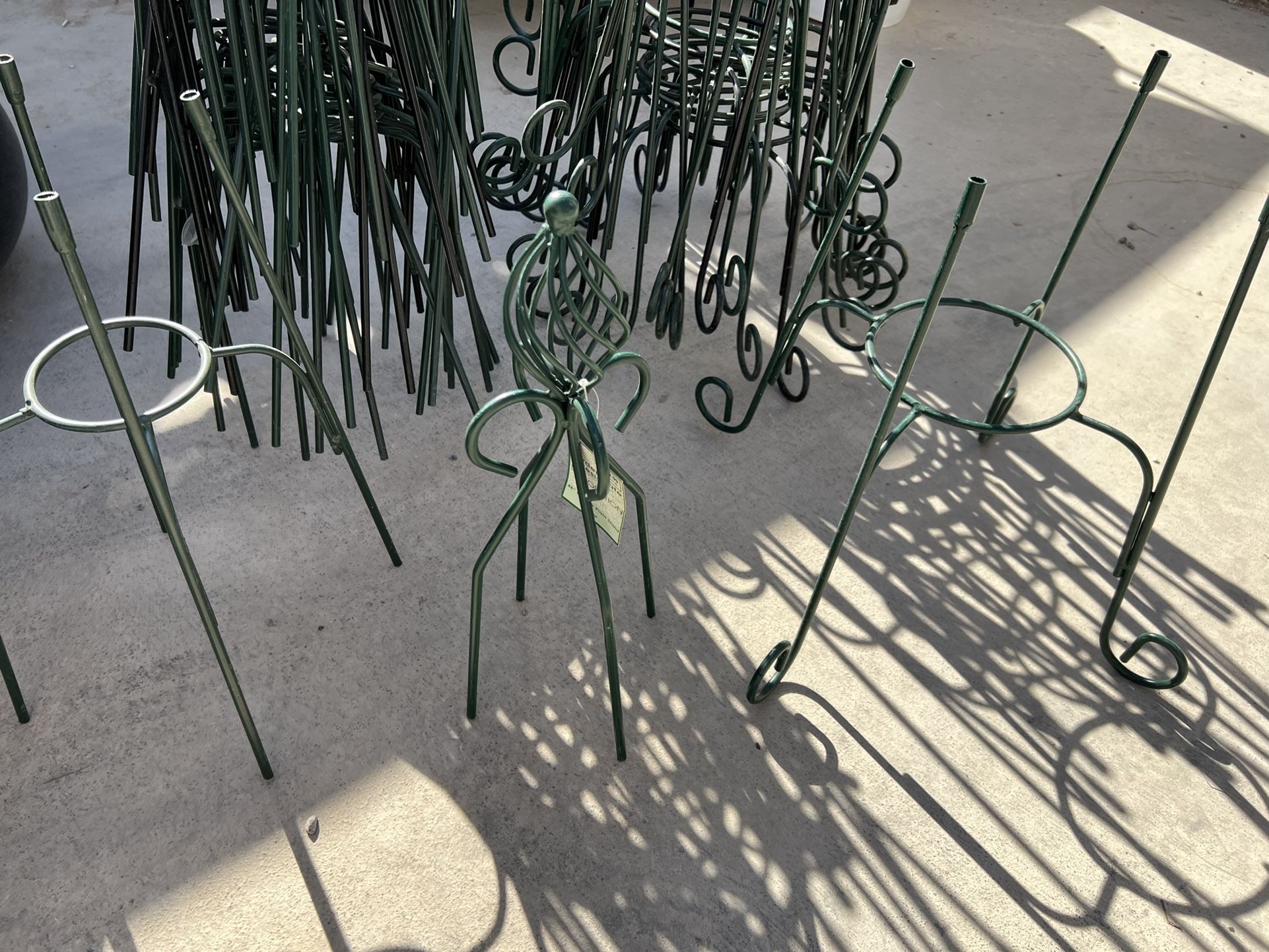 Yard Decorations And Holders For Planting Pots