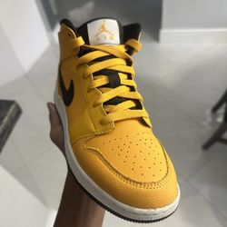 ds jordan 1 university gold 