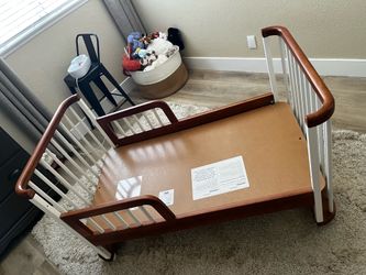 Nestig Cloud 3-in-1 Crib WITH Newton Breathable Mattress and multiple waterproof covers — Like New | Purchased 2022