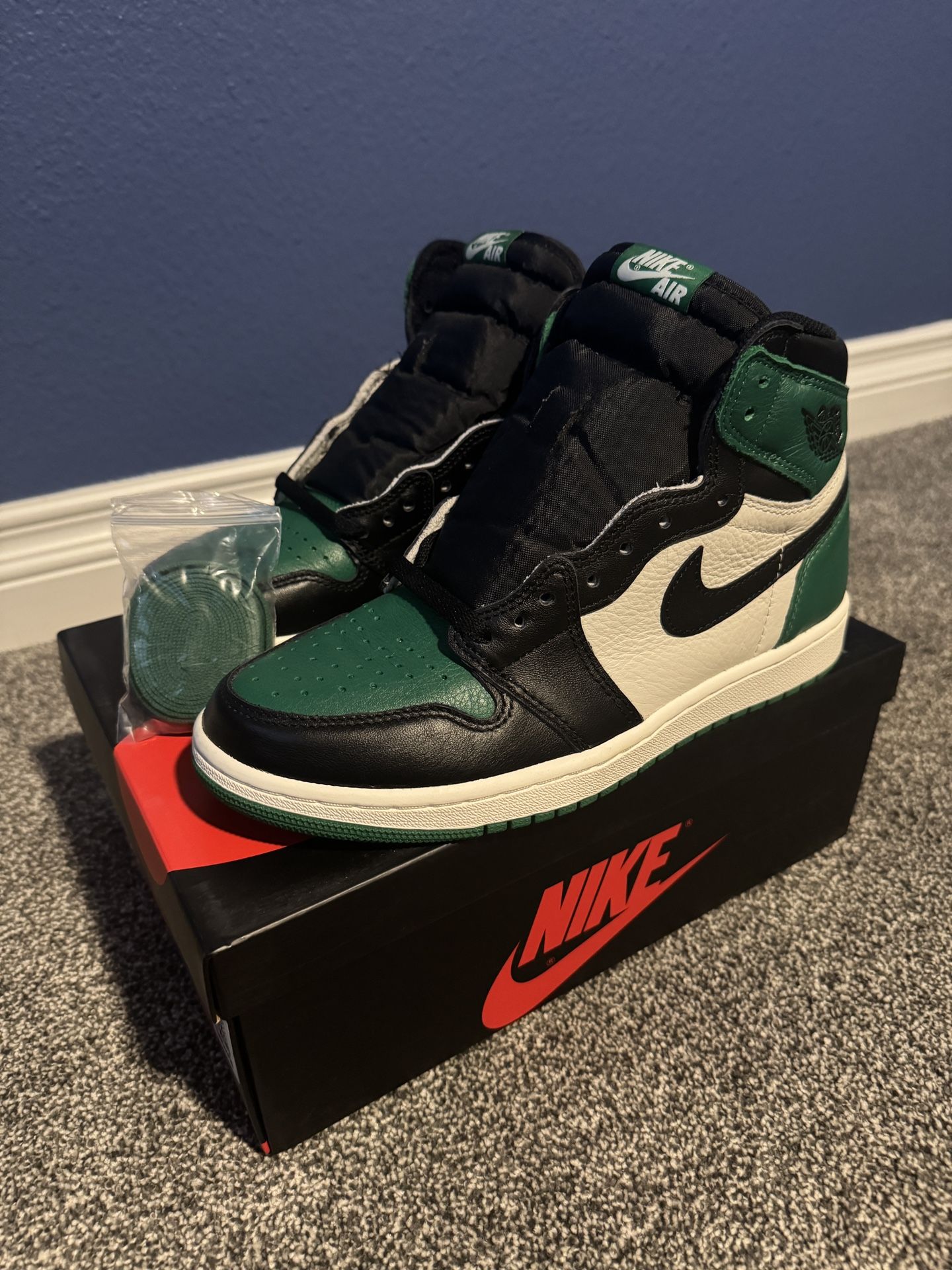 Air Jordan 1 Retro High OG ‘Pine Green’ Mens 8.5
