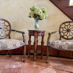 2 Chairs and Table