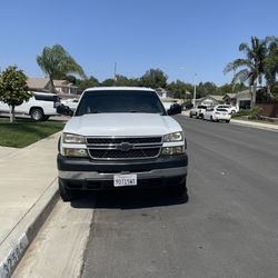 Chevy 2500hd , white, long bed crew cab