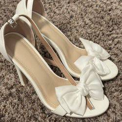 White Bow Heels – Elegant Strappy Heels (Size 7)