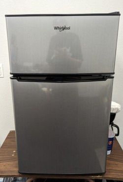Whirlpool Mini- Fridge