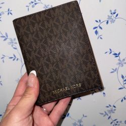 Brand new Michael Kors wallet 