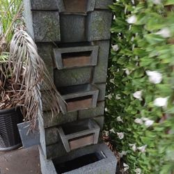 Fountain Water 4.5 Ft