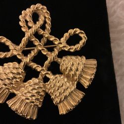 Shiny Gold Tone Vintage Brooch