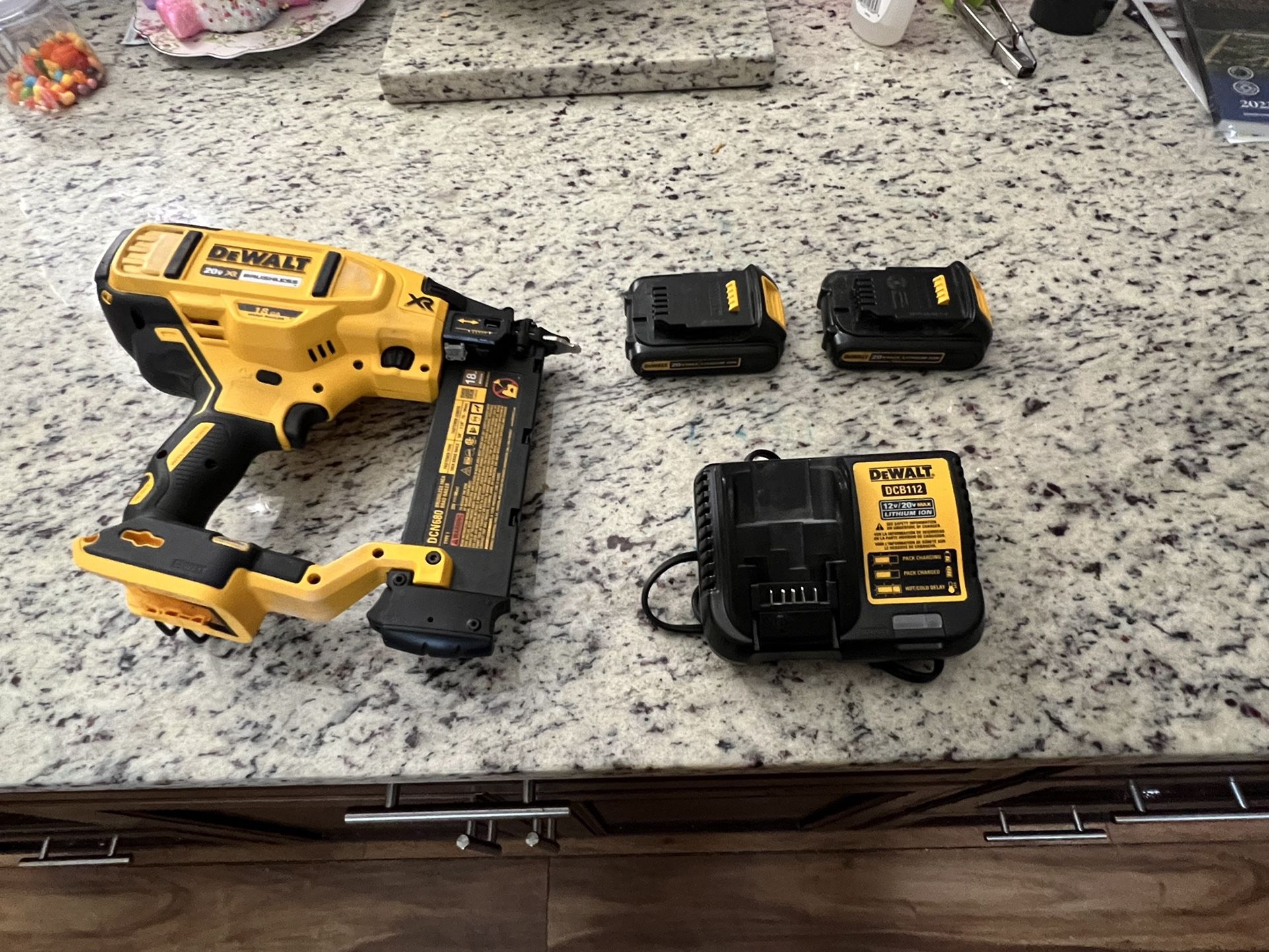 DEWALT 20Volt Max LithiumIon 18Gauge Cordless Brad Nailer Kit for