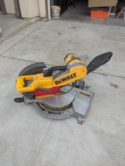 Used DEWALT
15 Amp Corded 12 in. Compound Double Bevel Miter Saw