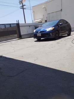 Toyota Prius 2012 ..215,000 miles