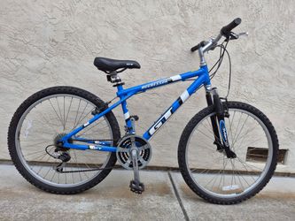 GT Aggressor 3.0 Mountain Bike, 21 speed. READY TO RIDE!!! Like New condition