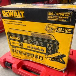 DeWalt 80 Amp 576W  Battery Charger & Maintainer 