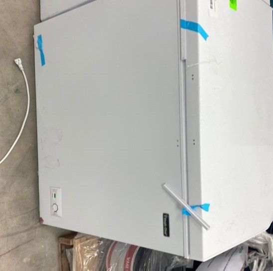 Magic Chef HMCF9W3 Chest Freezer GUE7S